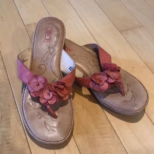 Born Coral Sandals Size 8
